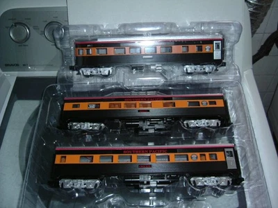 LIONEL LCCA Southern Pacific Black Widow PASSENGER CARS #-2401200 FROM SET NEW - Image 1 of 2
