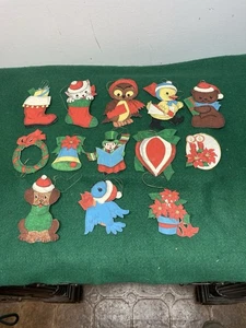 13 adornos colgantes de fieltro plano hechos a mano vintage sin marca para árbol de Navidad MCM?? - Imagen 1 de 11