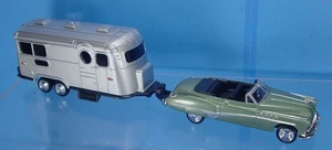 BD 1:43 MOTOR MAX AMERICAN CLASSICS 1949 BUICK ROADMASTER WITH TRAVEL TRAILER - Bild 1 von 3