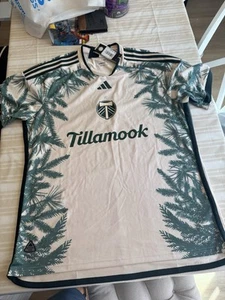 MAGLIA ADIDAS PORTLAND TIMBERS XL AUTENTICA $150 VENDITA AL DETTAGLIO JZ5614 MLS CALCIO - Foto 1 di 6