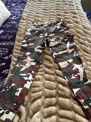 Vaqueros camuflados mujer casi famosos Foto 1 de 2