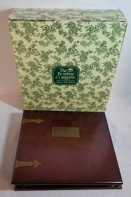 Álbum de recuerdos de madera vintage de Bombay Company Foto 1 de 4