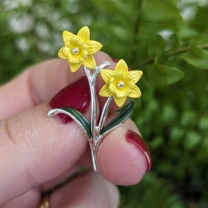 Broche spray narciso tono plata - Imagen 1 de 2