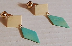 VINT PLASTIC CELLULOID? DANGLE EARRINGS CREAM & TURQUOISE CLIPBACKS - Picture 1 of 2