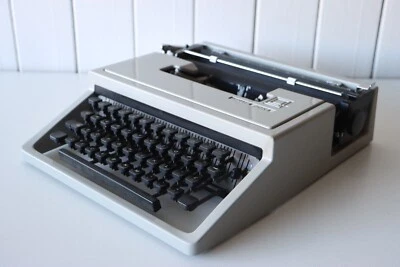 Italian Made White Olivetti Typewriter with original case - Image 1 of 4