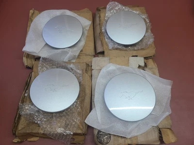1999-2004 Ford Mutsang Center Cap Set XR33-1A096-FA NEW NOS - Image 1 of 4