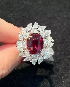 Anillo de compromiso de diamantes y rubíes naturales de corte ovalado de 3,55 quilates de oro blanco de 14 quilates - Imagen 1 de 5