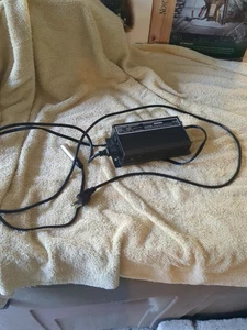 Cargador de batería SCHAUER JAC0724XLR-2 24V CC 7A con terminales de anillo PROBADO FUNCIONA - Imagen 1 de 4