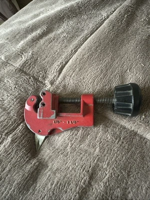 1/8" to 1-1/8" Tube Pipe Cutter PVC Plastic Brass Copper Aluminum Cutting Tool - Image 1 of 4