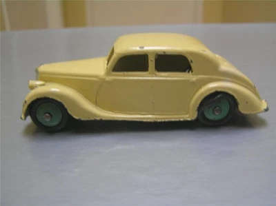 Dinky Toys 40a Riley crema con bujes verdes escala 1/43 hecho en Inglaterra Foto 1 de 4