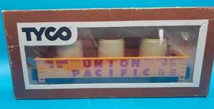 HO SCALE TYCO GONDOLA W/ CULVERT PIPE LOAD UP #2923 UNION PACIFIC CUSHION LOAD - Picture 1 of 3