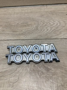 1984-1988 Toyota Pickup Truck Side B Pillar Emblem Badge Logo Pair OEM - Bild 1 von 4
