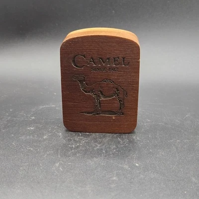 Encendedor Zippo Camel 1998 vintage caja de madera almacenamiento grabado Foto 1 de 4