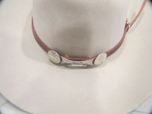 Centro de mesa con banda de sombrero VOGT de plata de ley y 2 pequeños conchos de ley - Imagen 1 de 11