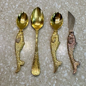 Vintage Set mit 3 goldfarbenen Fischgriffen Cocktaillöffeln & 1 Cocktailmesser - Bild 1 von 9