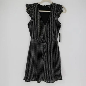 Lulus Damen Dot the Eye schwarz gepunktet vorne zum Binden Skaterkleid Größe Small neu mit Etikett - Bild 1 von 14