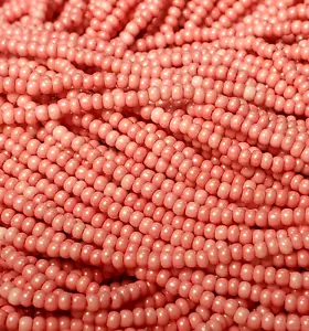 Cuentas de semillas de vidrio checas talla 11/0 ""Terra perla opaco rosa moteado ""1 Hank - Imagen 1 de 5
