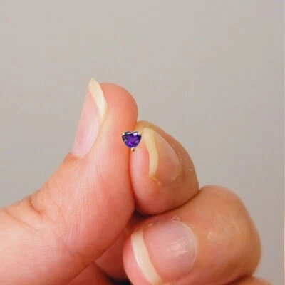 Anillo perforador nariz circonita cúbica amatista corte corazón de 3 mm tornillo pasador oro amarillo de 14 K Foto 1 de 4