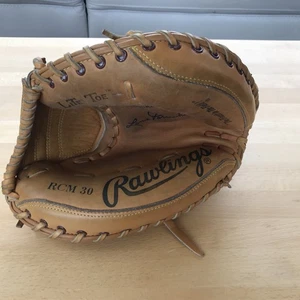 Rawlings RCM30 Catchers Mitt Right Hand Fastback Lite Toe Deep Pocket - Picture 1 of 7