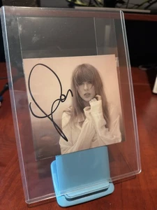 Taylor Swift The Tortured Poets Department handsigniertes Foto 🖤🤍 - Bild 1 von 1