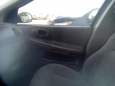 INTREPID  2003 Front Door Trim Panel 30444664 Foto 1 de 3