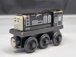 Thomas & seine Freunde Holzeisenbahn Zug Panzer Lok - Diesel - 1998 - Bild 1 von 7