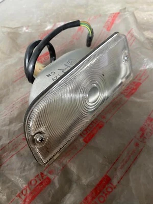 Lámpara de luz de señal de giro delantera apta para Toyota Hilux Rn10 Rn13 lado derecho NOS JAPÓN Foto 1 de 4