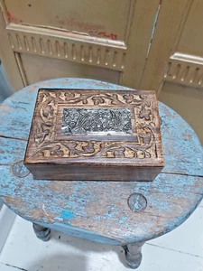 HAND CARVED INDIAN SOLID MANGO WOOD FISH DESIGN JEWELLERY / TRINKET BOX - Picture 1 of 11