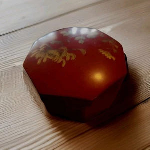 Vintage Japanese Lacquerware Coasters with Round Box Red Gold Black Set of 8 - Picture 1 of 3