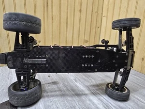 Xtreme Racing Carbon Fiber Drag Race Chassis Traxxas Slash Rustler Wheelie Bar - Bild 1 von 9