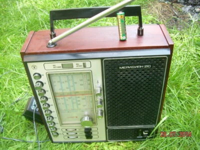 RARE VINTAGE SOVIET USSR MULTIBAND RADIO RECEIVER MERIDIAN 210 #4 Foto 1 de 4