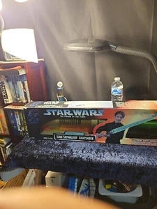 Star Wars Power of the Force spada laser elettronica Luke Skywalker NUOVO IN SCATOLA - Foto 1 di 2