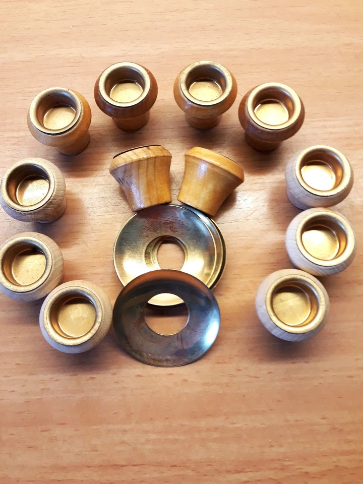 12 Stück Kerzenhalter mit Lichtertüllen f. Schwibbögen oder Pyramiden. - Bild 1 von 1