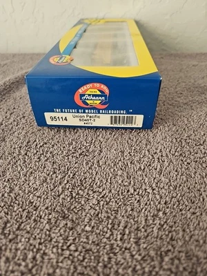 Athearn 95114 Union Pacific Sd40t-2 #4572 - Image 1 of 4
