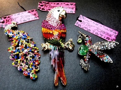 BETSEY JOHNSON ENAMEL RHINESTONE HUMMING BIRD PARROT PEACOCK BROOCH PENDANT LOT! - Image 1 of 4
