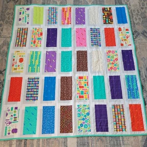 Handarbeit Quilt 56x52 cm Patchwork Nähmotiv Schere Spulen Blumen - Bild 1 von 8