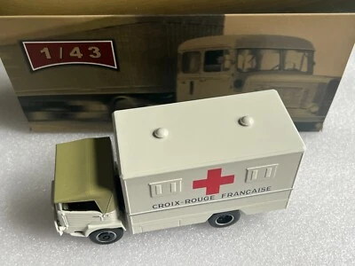 IXO ALTAYA Camion d'Autrefois Simca Cargo Croix-Rouge Française 1/43 Miniature - Photo 1/4