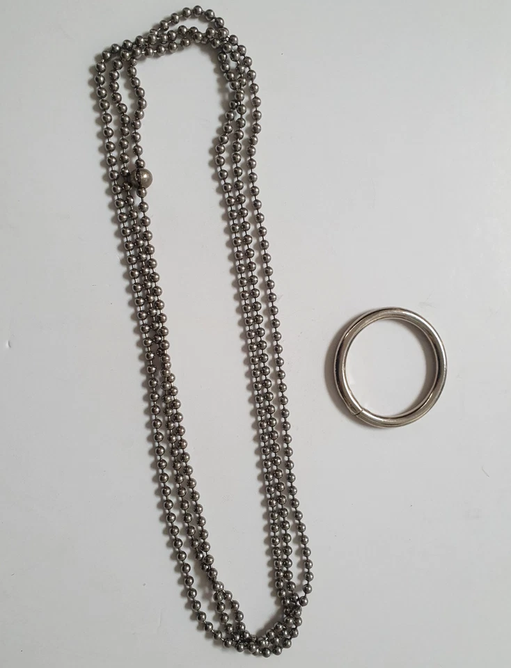 EXTRA LARGE RING ON CHAIN - Professional Magic Trick - Image 1 of 1