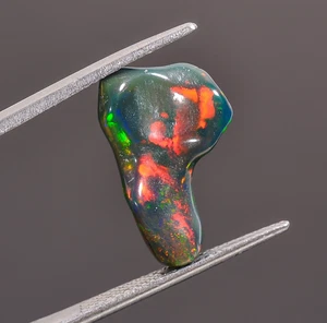Natural Black Ethiopian Opal Fancy Shape Opal Rough Gemstone 4 Ct 16X10X6 mm - Picture 1 of 3
