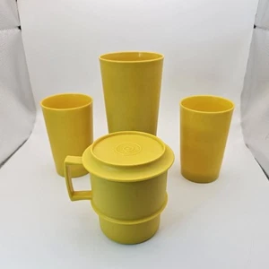 Vintage Tupperware Yellow Assorted Cups Set of 4 and 1 Lid - Picture 1 of 14