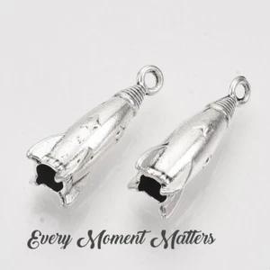 10 x Tibetan Silver ROCKET SPACE SHIP 3D 25x9mm Charms Pendants - Picture 1 of 4