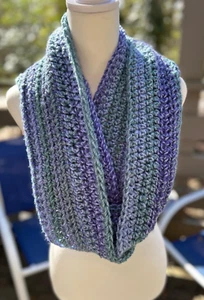 Ocean Waves Infinity Circle Scarf ~ 5x86 ~ Machine Washable Acrylic Warm Soft - Picture 1 of 6
