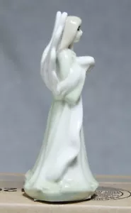 Statuina vintage 4,5" porcellana bianca con ali di angelo che canta - Foto 1 di 5