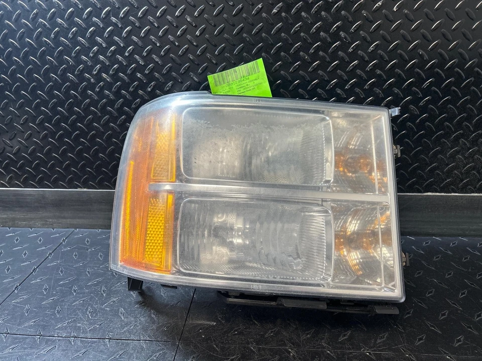 Faro halógeno tipo reflector derecho pasajero derecho GMC Sierra 2500HD 2007-14 Foto 1 de 4