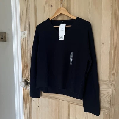 BNWT Uniqlo Size LARGE -69 NAVY-3D Knit Seamless Cotton Relaxed V Neck Jumper - Image 1 of 4