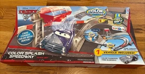 NIB Pixar Cars 2 Color Splash Speedway Color Changers Toys R Us Exclusive 2010 - Picture 1 of 13