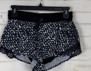 Lululemon Hotty heiße Shorts 2,5 Zoll Größe 8 schwarz-weiß genial!!!! - Bild 1 von 7