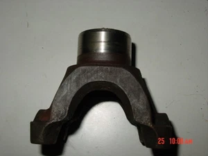 Jeep Front Dana 30 44 yolk drive shaft strap style CJ Wrangler YJ J10 Dana 300 - Picture 1 of 3
