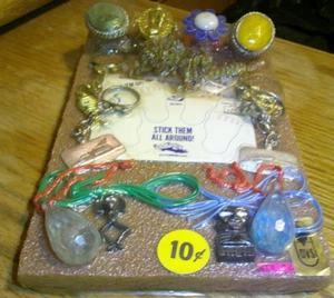 Vintage display card 10c rings necklaces toys #jd 208 - Picture 1 of 3