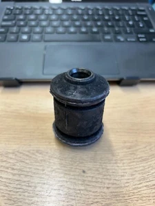 Santana Längslenker / Steuerbuchse hinten Suzuki Vitara Mk1 43215-85C00 P5-12 - Bild 1 von 3